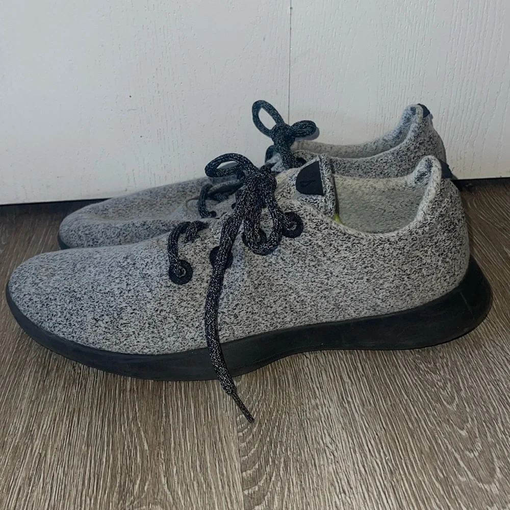 ALLBIRDS WOOL RUNNERS 0119 in light of gray with gray sole men’s sizes 12